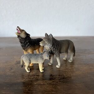 Mojo Howling‎ Wolf, Mother Wolf And Wolf Pup Cub Wildlife Figures Collectibles